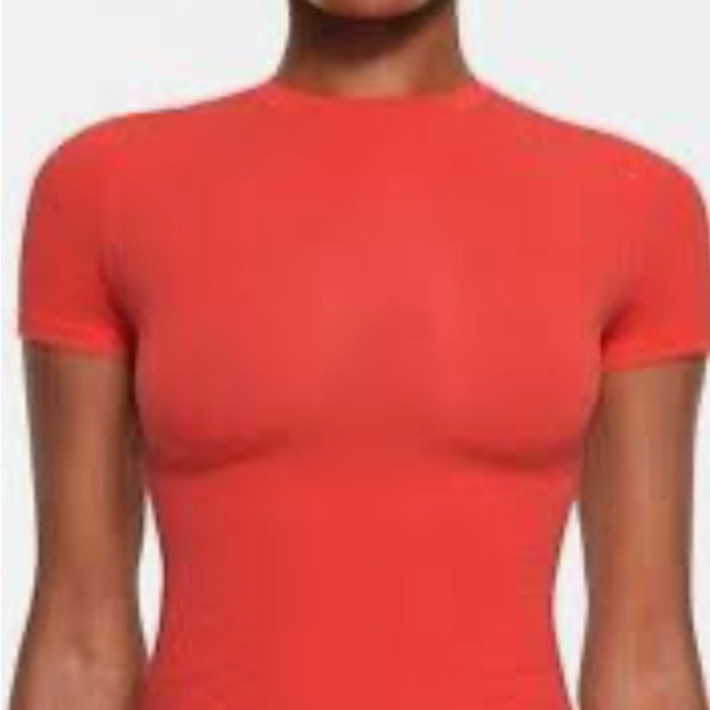 SKIMS poppy Fits everybody Tshirt